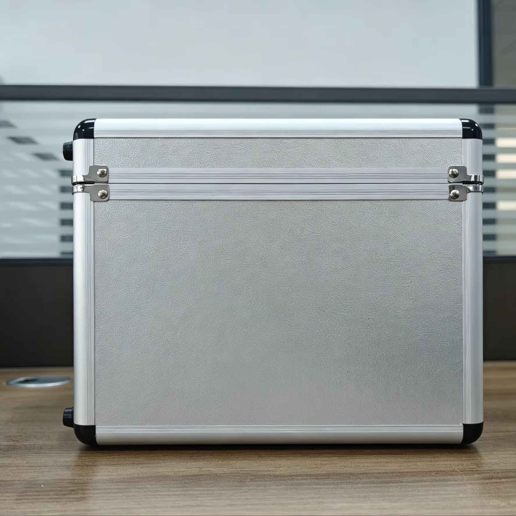 Aluminum Hard Carry Case 318×2 - مراجعة Drone Carrying Case وسعره