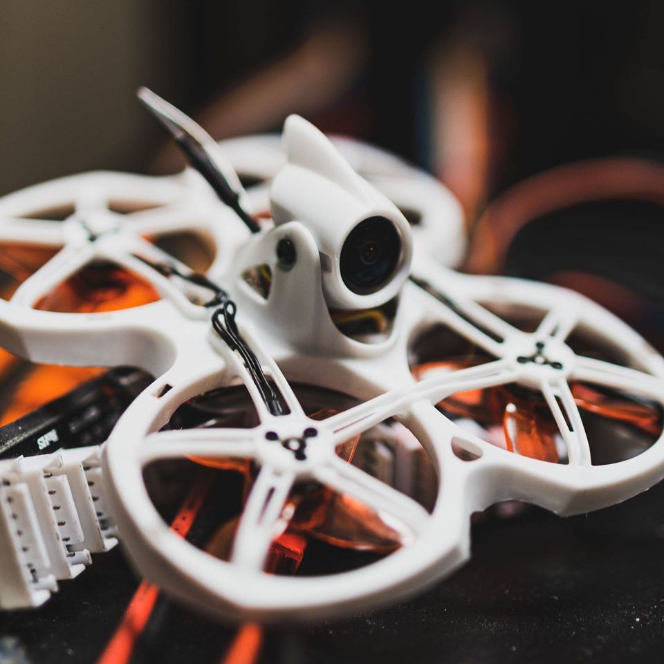 Emax Tinyhawk II 2 RTF FPV Rac - مراجعة Drone Power Bank وسعره
